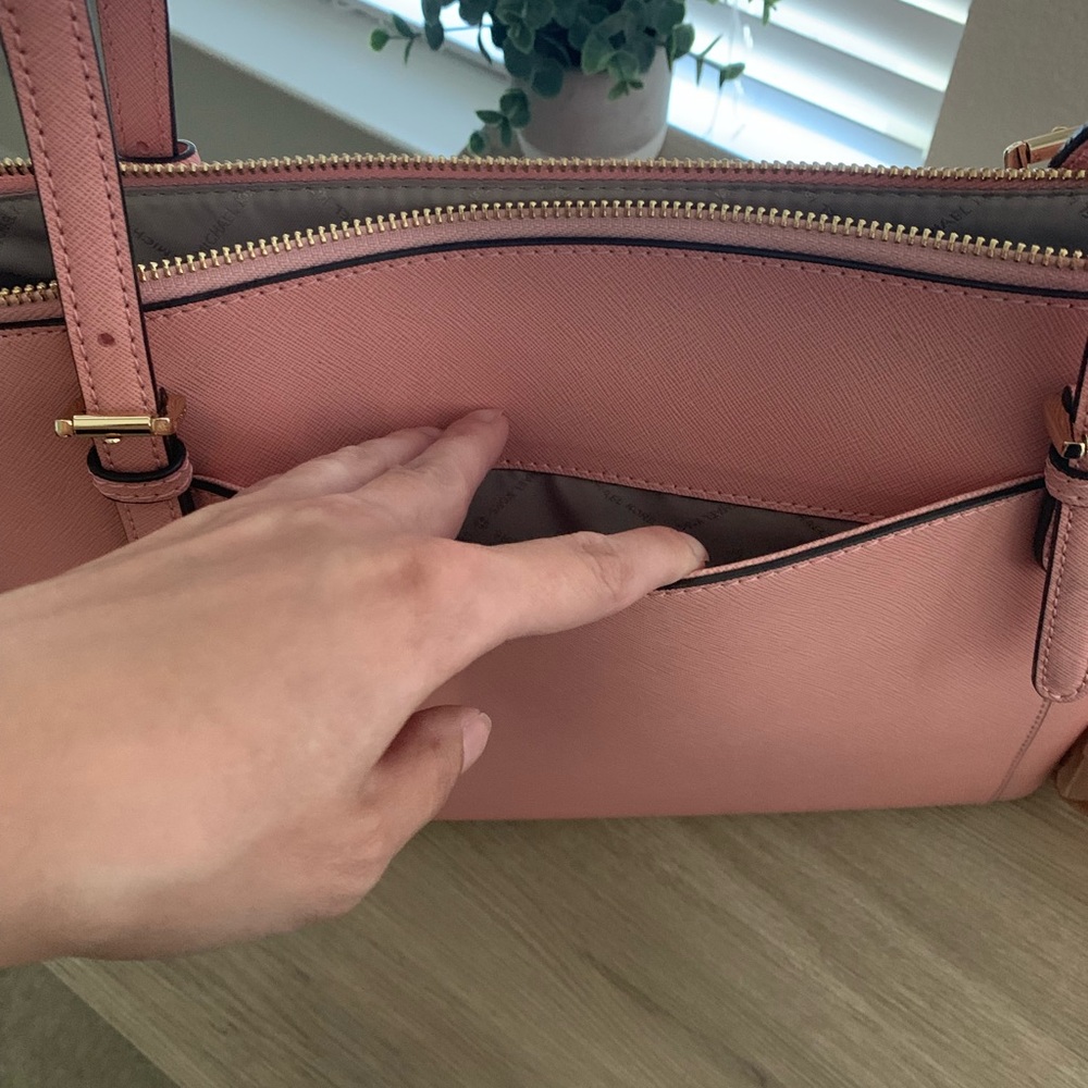 Like new Michael Kors light Rose purse - Picture 3 of 4